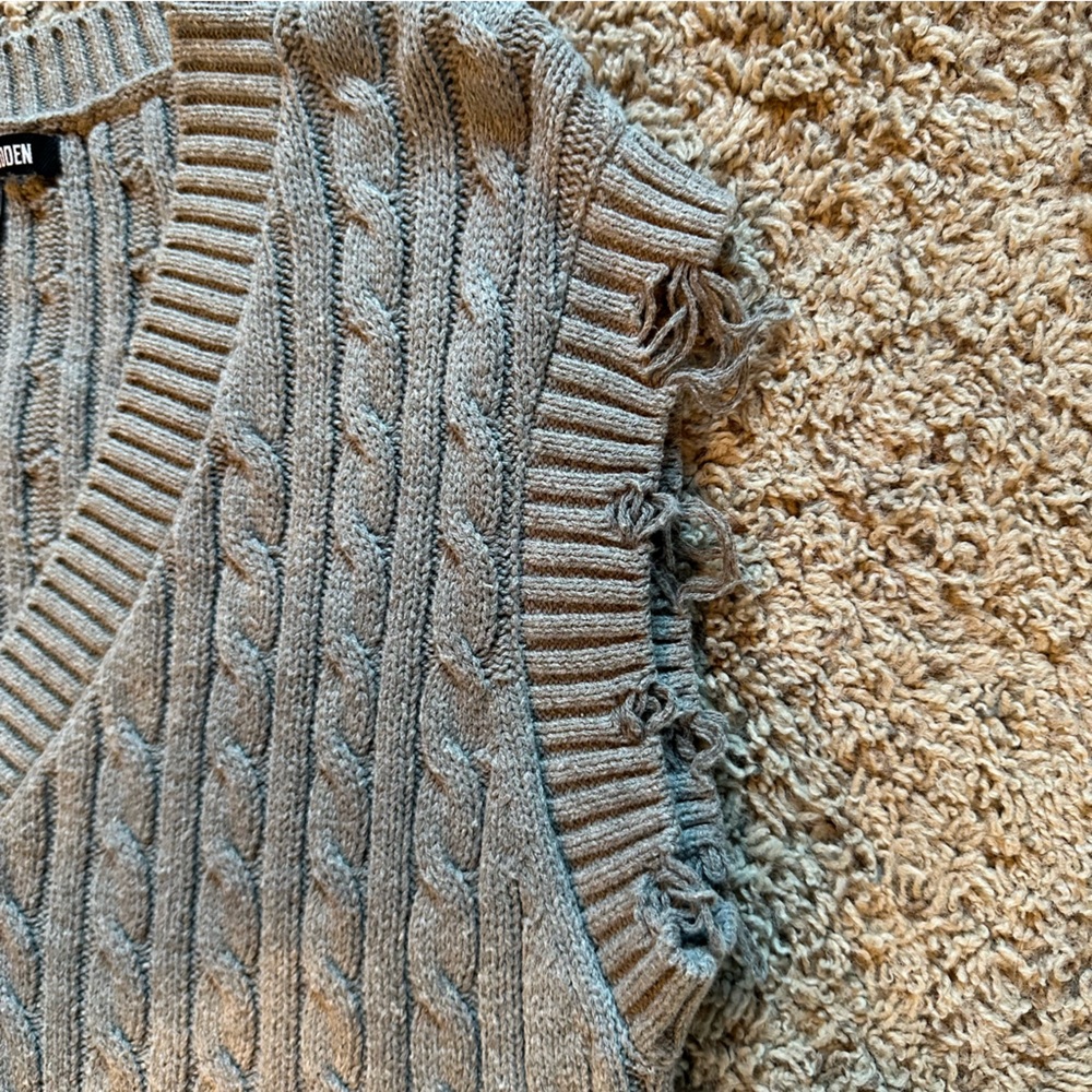 Steve Madden aiden V-neck sweater vest - Picture 5 of 6
